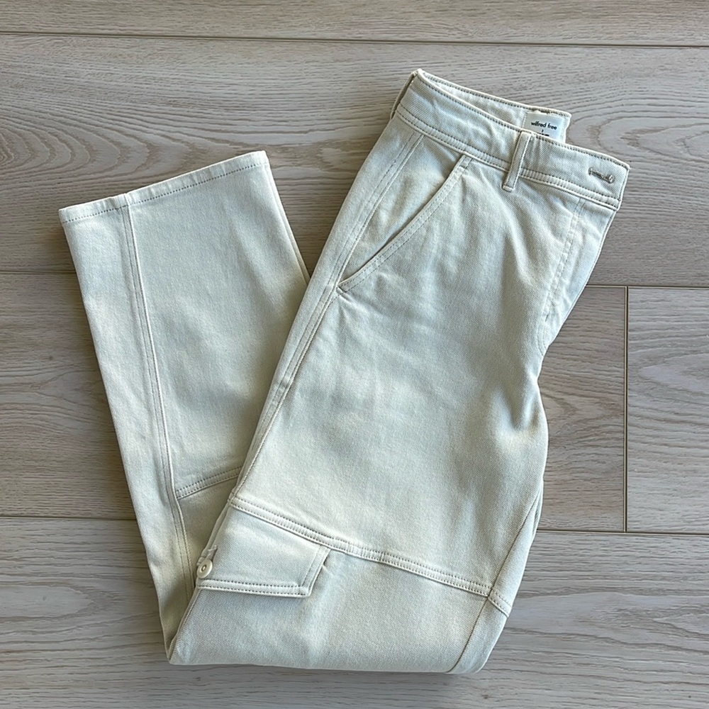 Wilfred Modern Cargo Pant
High-waisted cargo pants